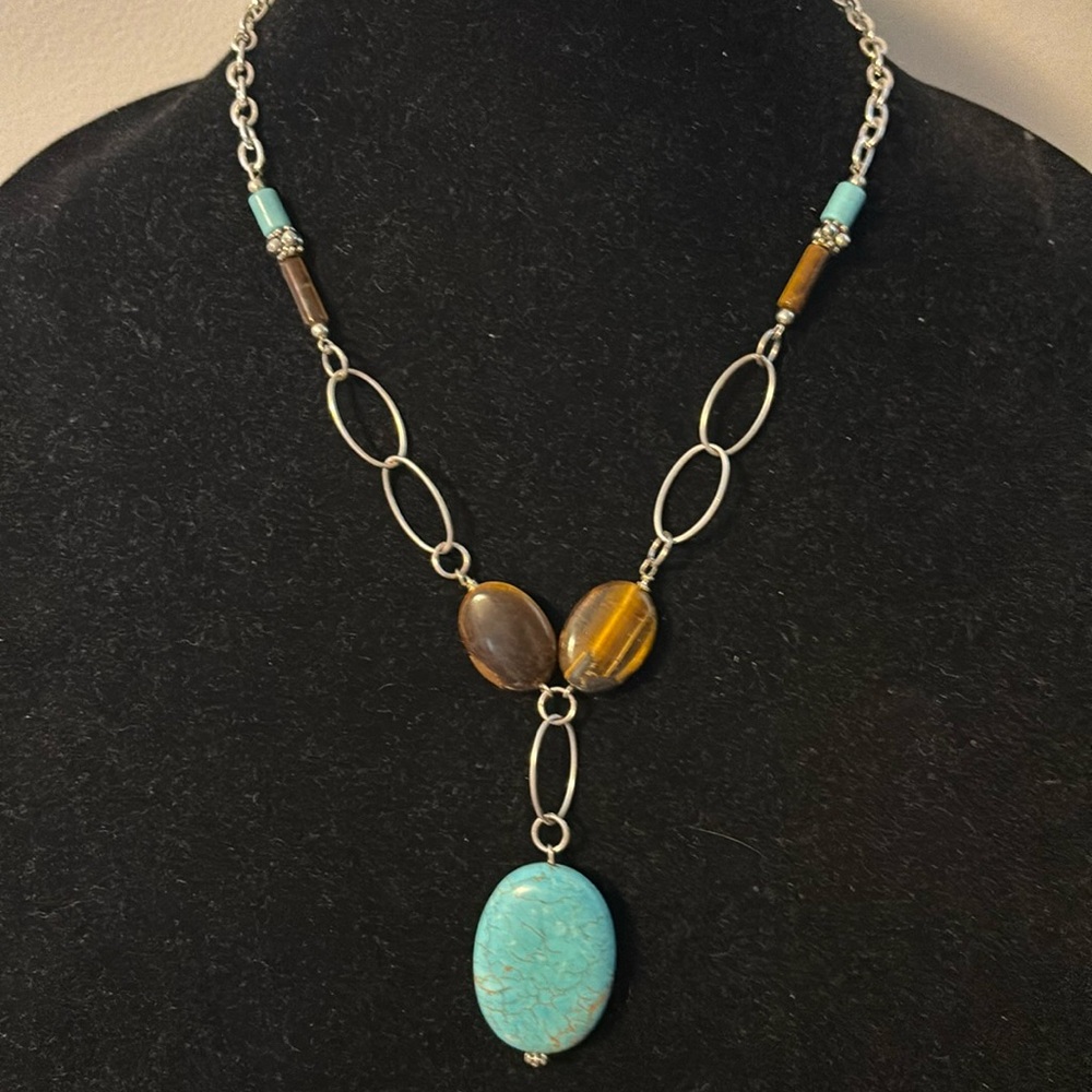 Gorgeous 20” natural stone pendant style necklace